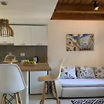 House In Centre - 3 Bedrooms And 3 Bathrooms Vikendica