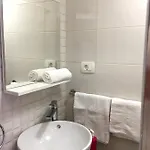 House In Centre - 3 Bedrooms And 3 Bathrooms Vikendica