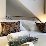 House In Centre - 3 Bedrooms And 3 Bathrooms Vikendica
