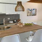 House In Centre - 3 Bedrooms And 3 Bathrooms *