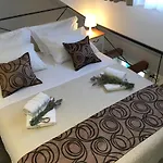 House In Centre - 3 Bedrooms And 3 Bathrooms *