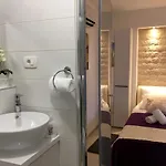 House In Centre - 3 Bedrooms And 3 Bathrooms * Split