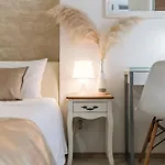 House In Centre - 3 Bedrooms And 3 Bathrooms Split