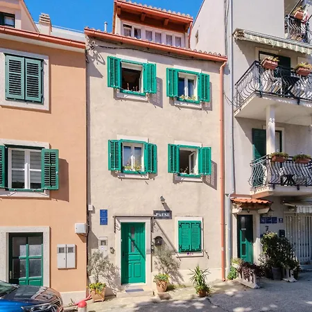 House In City Centre - 3 Bedrooms And 3 Bathrooms Split