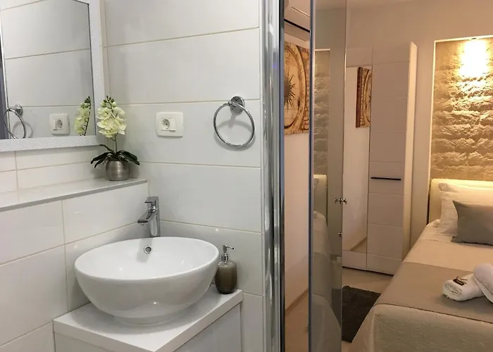 House In City Centre - 3 Bedrooms And 3 Bathrooms *