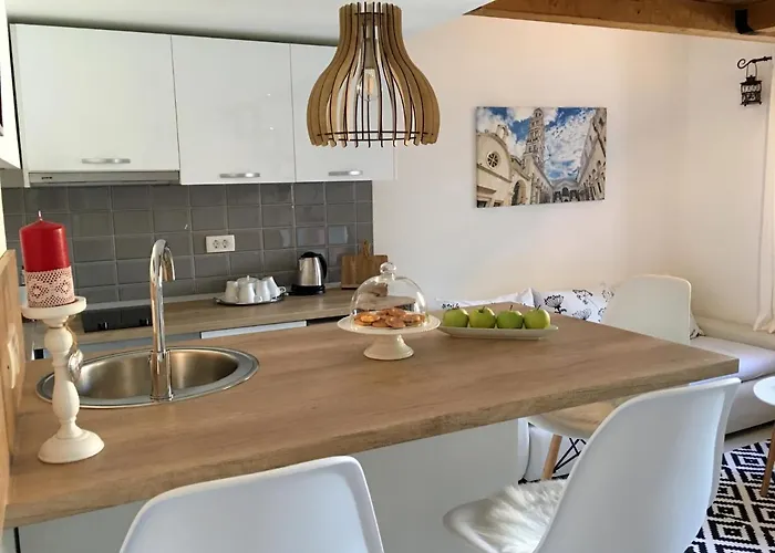 House In City Centre - 3 Bedrooms And 3 Bathrooms *