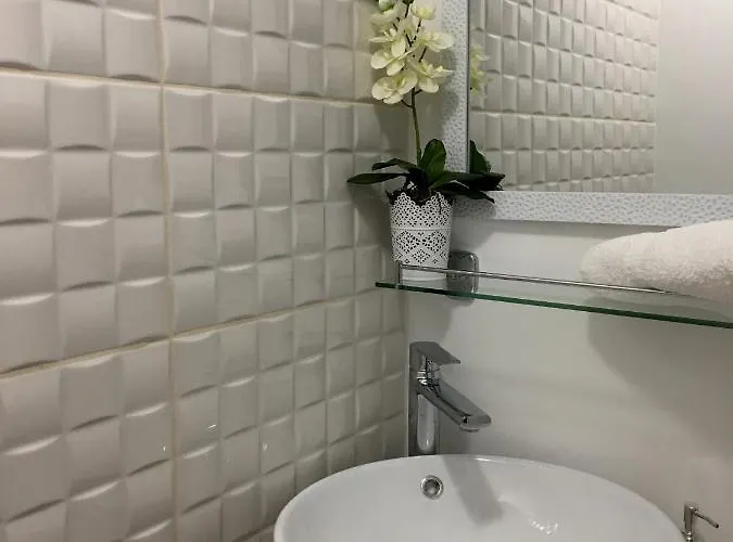 House In City Centre - 3 Bedrooms And 3 Bathrooms * Split