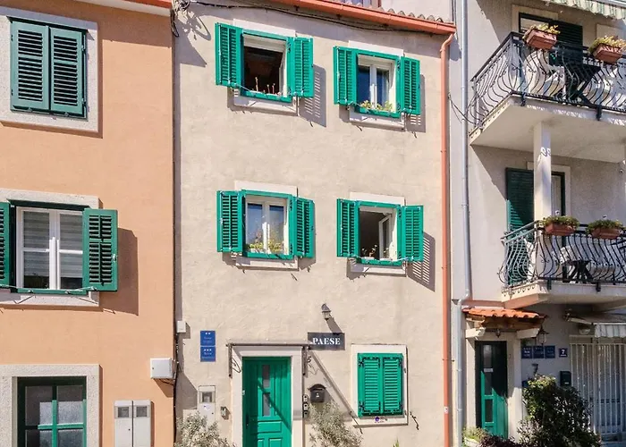 House In City Centre - 3 Bedrooms And 3 Bathrooms Split