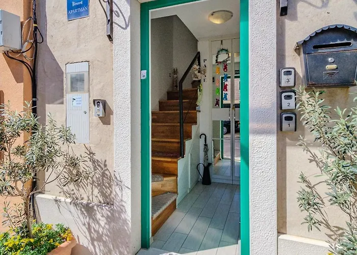 House In City Centre - 3 Bedrooms And 3 Bathrooms Ferienhaus