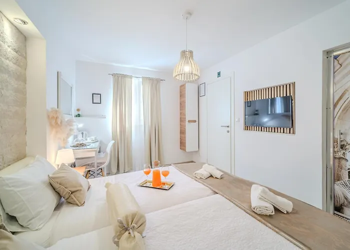 House In City Centre - 3 Bedrooms And 3 Bathrooms Ferienhaus *